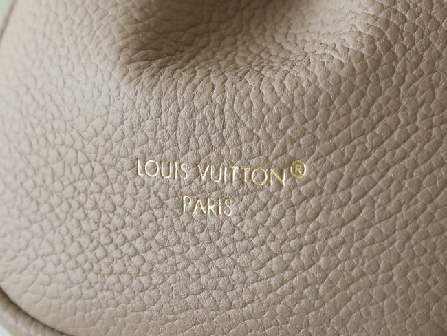 Louis Vuitton M14604 カーキ / M14973 フルレザー エンボス チェーンバッグ