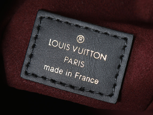 Louis Vuitton M26304 チョコレートカラーオイルレザー SIDE TRUNK ミディアムバッグ