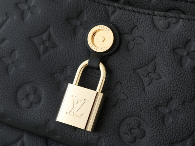 Louis Vuitton M14604 ブラック フルレザー エンボス チェーンバッグ