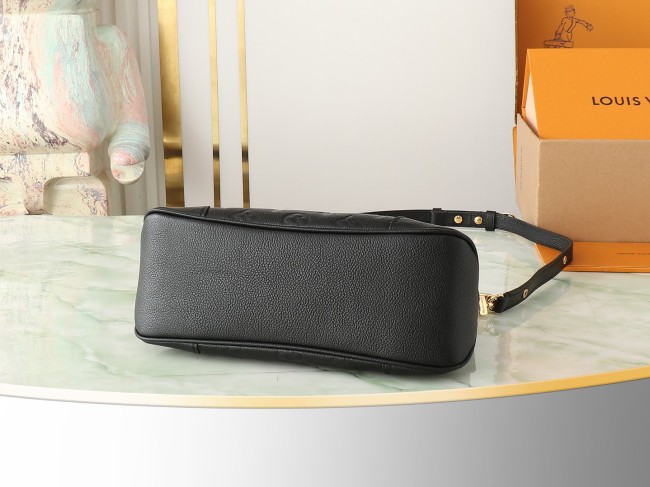 Louis Vuitton M12930 ブラック フルレザー エンボス