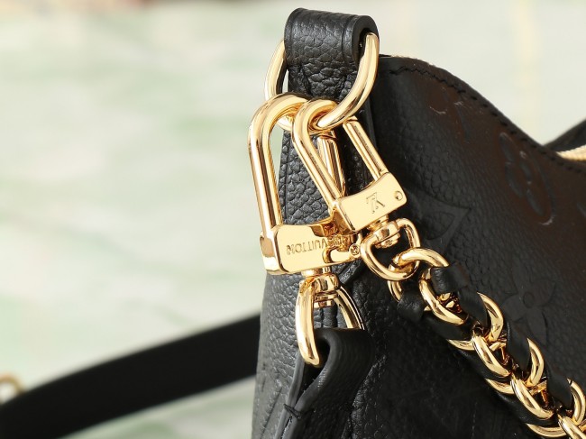 Louis Vuitton M12930 ブラック フルレザー エンボス