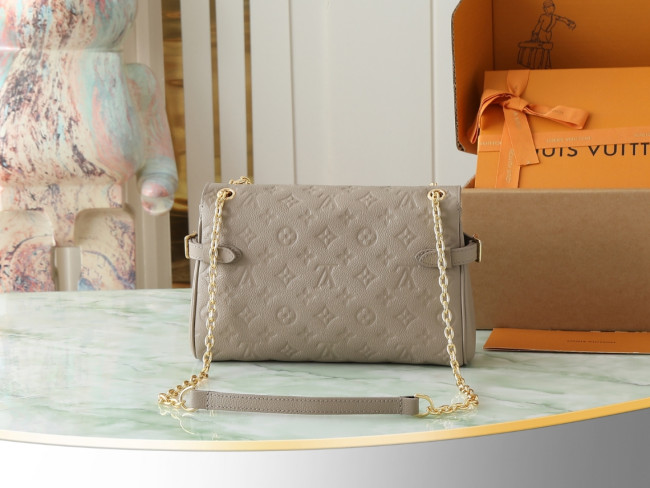 Louis Vuitton M14604 カーキ / M14973 フルレザー エンボス チェーンバッグ