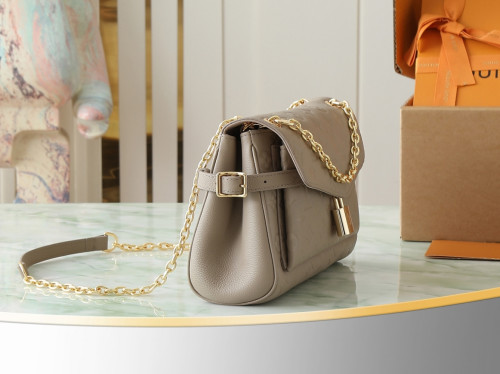 Louis Vuitton M14604 カーキ / M14973 フルレザー エンボス チェーンバッグ