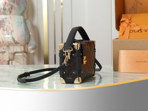 Louis Vuitton M26304 チョコレートカラーオイルレザー SIDE TRUNK ミディアムバッグ