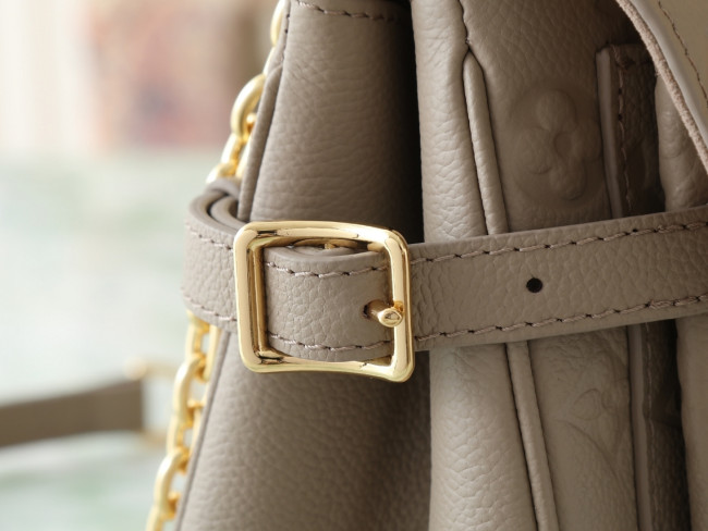 Louis Vuitton M14604 カーキ / M14973 フルレザー エンボス チェーンバッグ