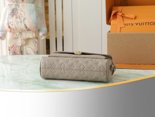 Louis Vuitton M14604 カーキ / M14973 フルレザー エンボス チェーンバッグ