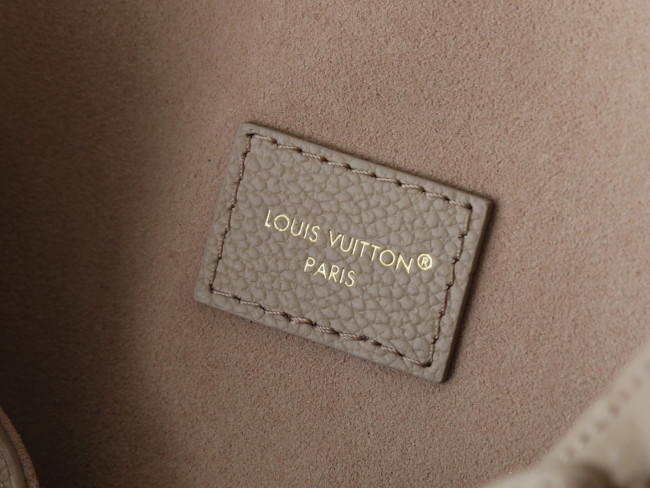 Louis Vuitton M14604 カーキ / M14973 フルレザー エンボス チェーンバッグ