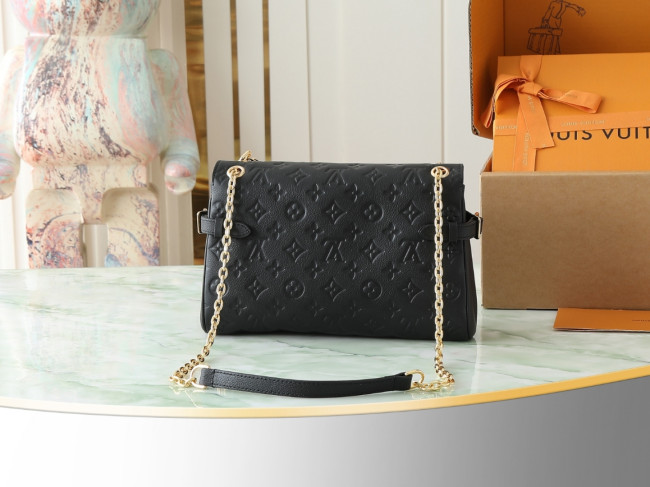 Louis Vuitton M14604 ブラック フルレザー エンボス チェーンバッグ