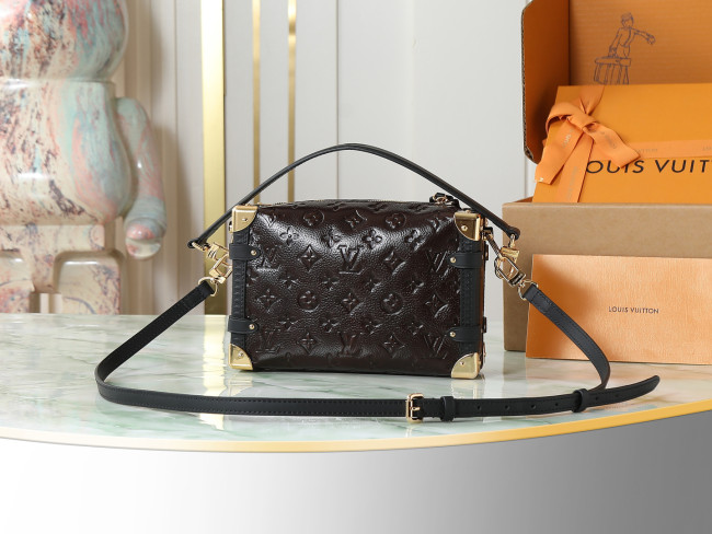 Louis Vuitton M26304 チョコレートカラーオイルレザー SIDE TRUNK ミディアムバッグ