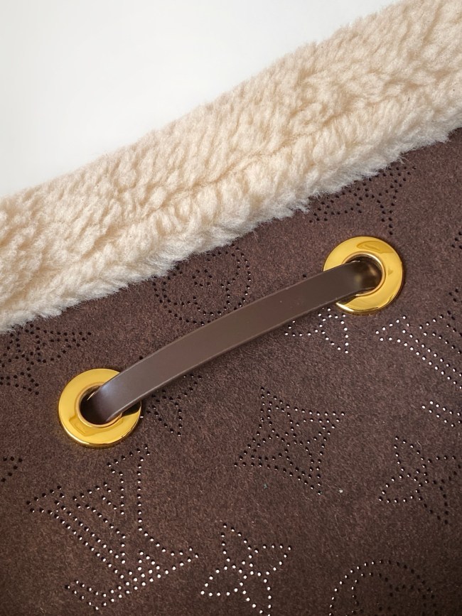 Louis Vuitton M26684 ベラ ハンドバッグ