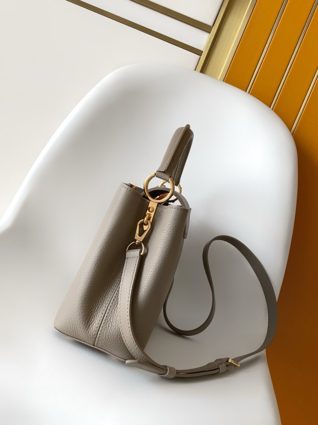Louis Vuitton M24745 グレー カプシーヌ ミディアム ハンドバッグ