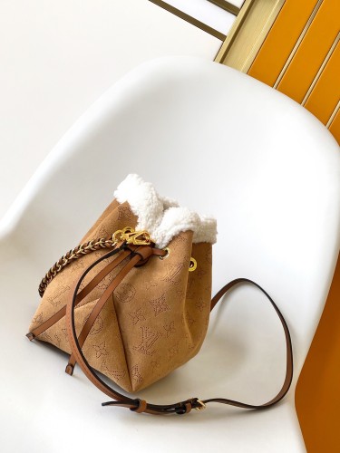 Louis Vuitton M11839 ベラ ハンドバッグ