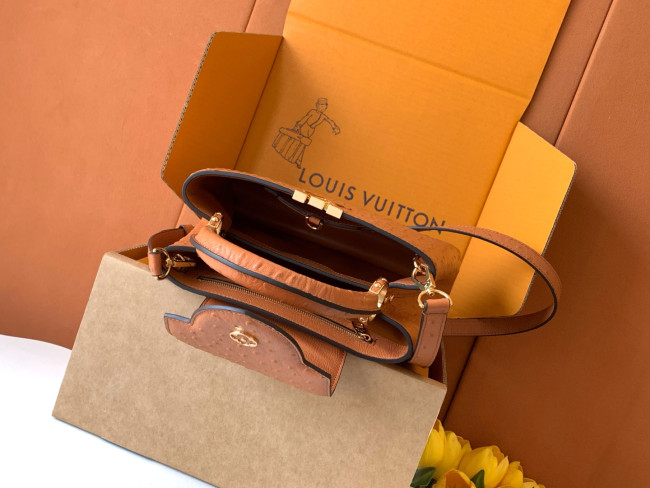 Louis Vuitton M24714 ブラウンオーストリッチ柄 金具バックル  27x18x9CM