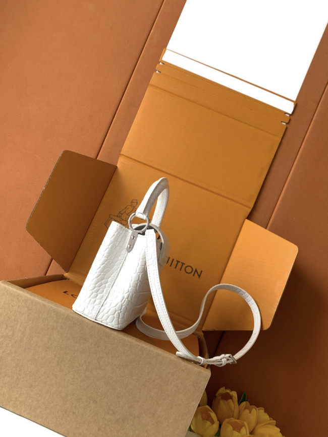 Louis Vuitton M93429 ホワイトグロスクロコダイル柄銀金具 カプシーヌ ミニハンドバッグ