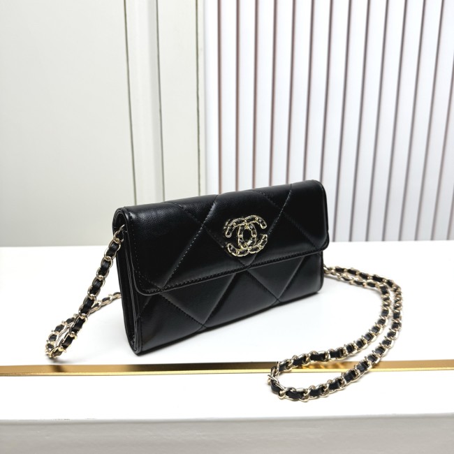 CHANEL シャネル チェーンショルダー／クロスボディ ミニバッグ サイズ：18 × 10.5 × 3.5 cm 品番：50080