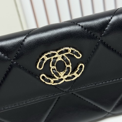CHANEL シャネル チェーンショルダー／クロスボディ ミニバッグ サイズ：18 × 10.5 × 3.5 cm 品番：50080