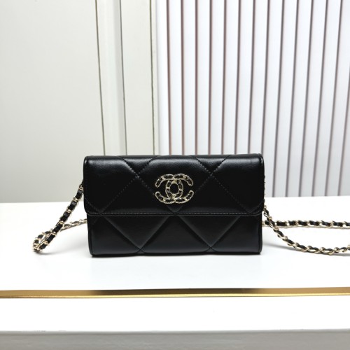 CHANEL シャネル チェーンショルダー／クロスボディ ミニバッグ サイズ：18 × 10.5 × 3.5 cm 品番：50080