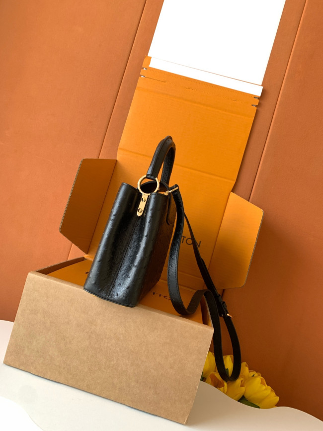 Louis Vuitton M24714 ブラック オーストリッチ柄 ゴールドバックル  27×18×9cm