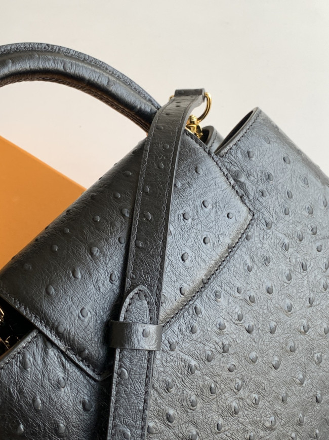 Louis Vuitton M24714 ブラック オーストリッチ柄 ゴールドバックル  27×18×9cm
