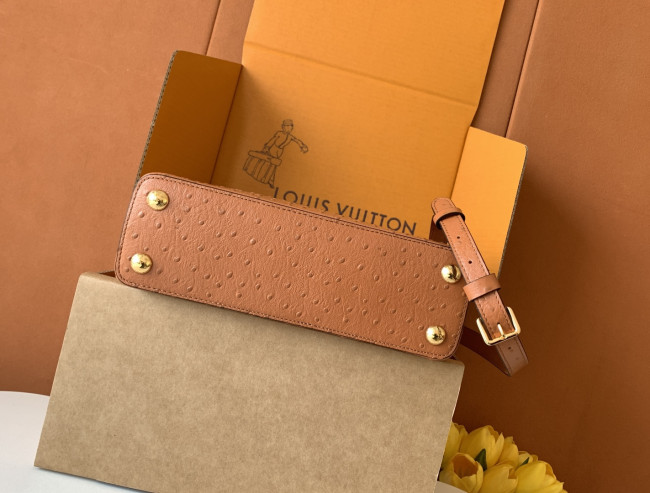 Louis Vuitton M24714 ブラウンオーストリッチ柄 金具バックル  27x18x9CM