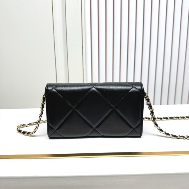 CHANEL シャネル チェーンショルダー／クロスボディ ミニバッグ サイズ：18 × 10.5 × 3.5 cm 品番：50080
