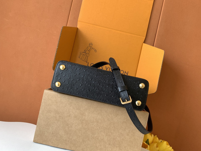 Louis Vuitton M24714 ブラック オーストリッチ柄 ゴールドバックル  27×18×9cm