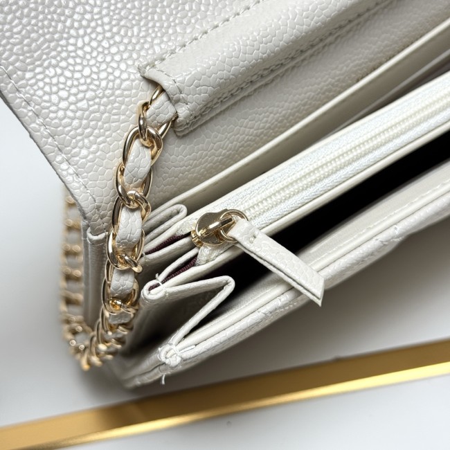 CHANEL シャネル チェーンショルダー／クロスボディ ミニバッグ サイズ：18 × 10.5 × 3.5 cm 品番：A50076