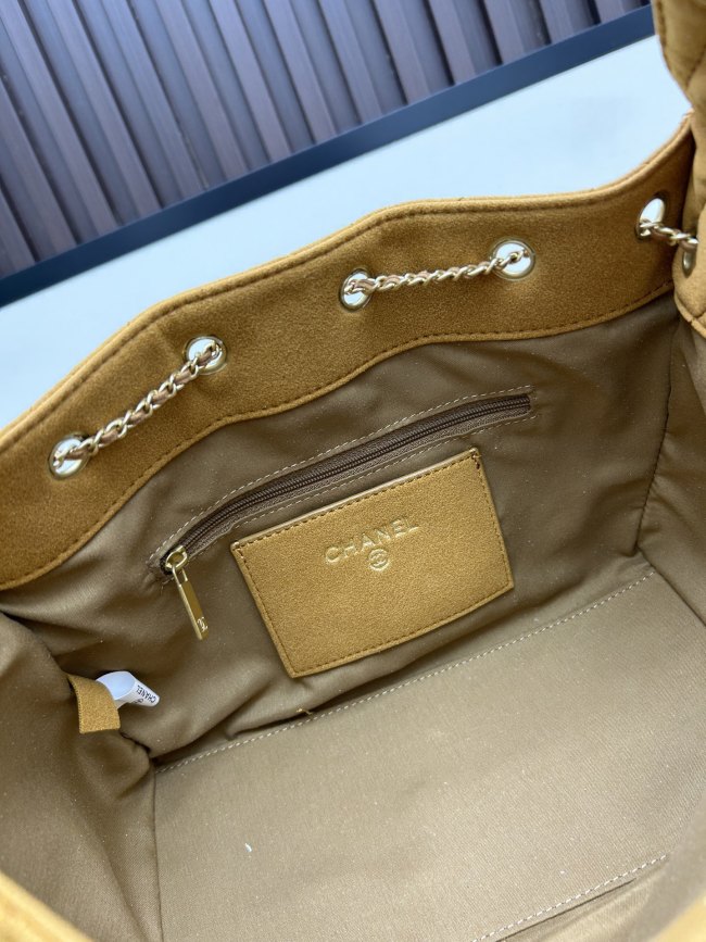 CHANEL シャネル 25 バッグ デザインはクラシックで、サイズは 30 × 26 × 14 cm です
