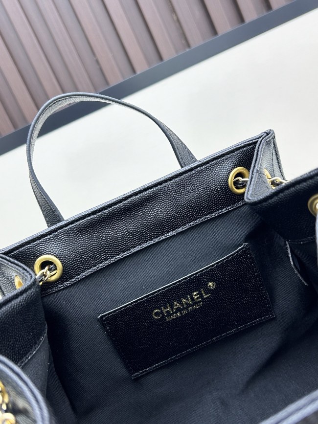 CHANELシャネル マット加工アップグレードモデル サイズ：23 × 23 × 14 cm 素材：キャビアスキン