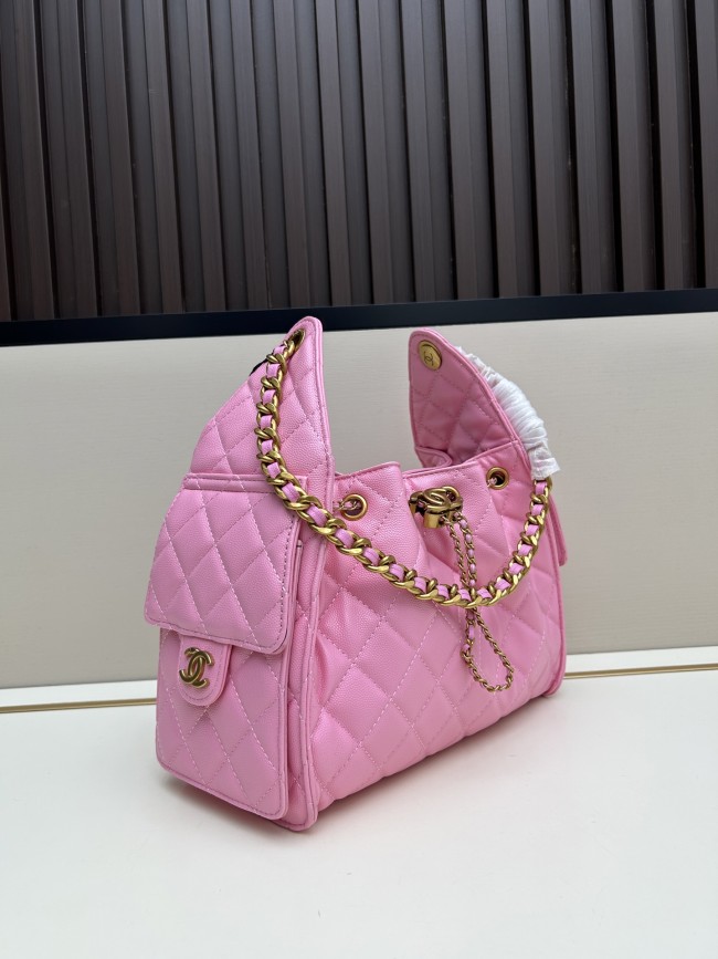 CHANEL シャネル 25 バッグ デザインはクラシックで、サイズは 30 × 26 × 14 cm です