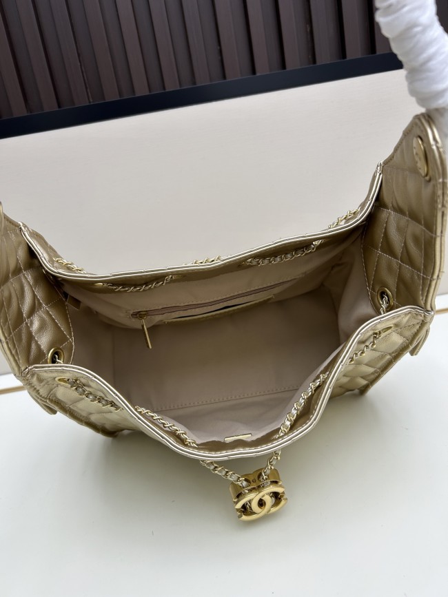 CHANEL シャネル 25 バッグ デザインはクラシックで、サイズは 30 × 26 × 14 cm です