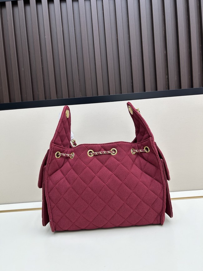 CHANEL シャネル 25 バッグ デザインはクラシックで、サイズは 30 × 26 × 14 cm です