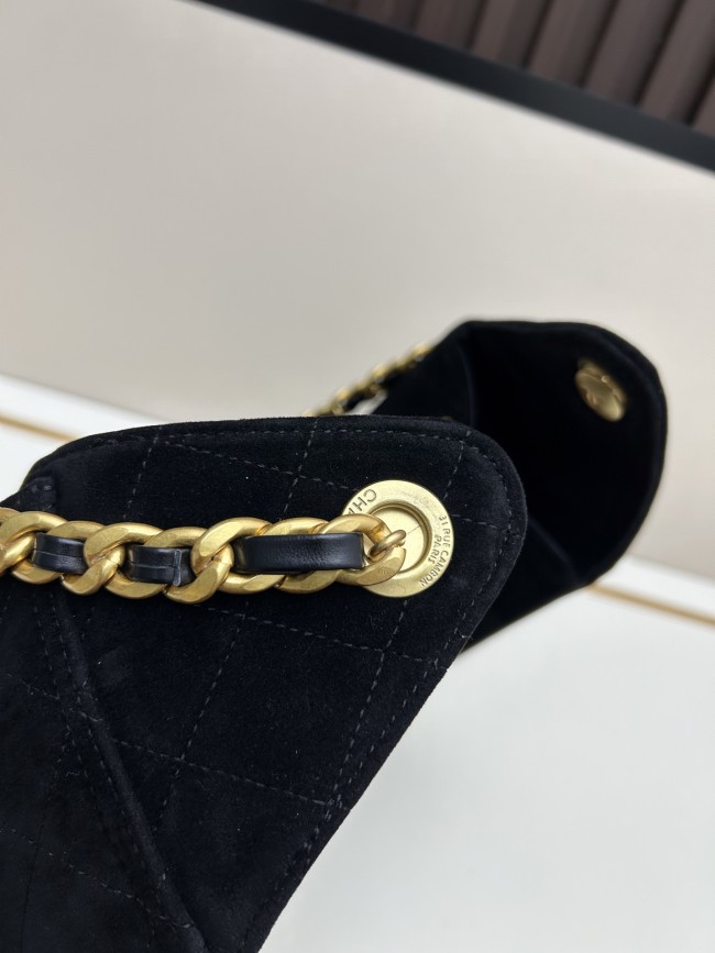 chanel シャネル 25 バッグサイズは 26 × 20 × 14 cm、品番 9668、素材はマットレザーです