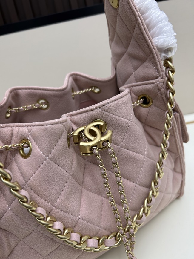 CHANEL シャネル 25 バッグ デザインはクラシックで、サイズは 30 × 26 × 14 cm です