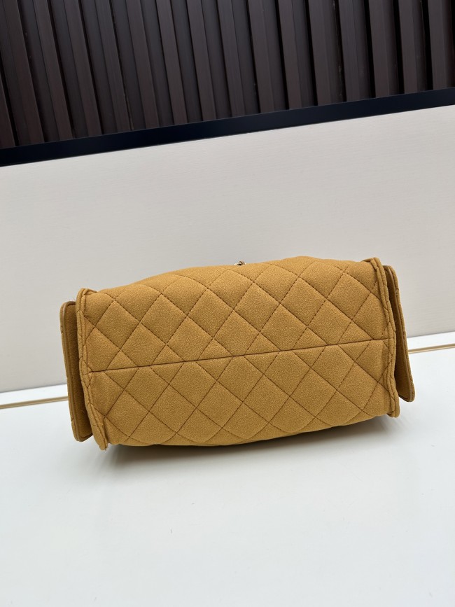 CHANEL シャネル 25 バッグ デザインはクラシックで、サイズは 30 × 26 × 14 cm です