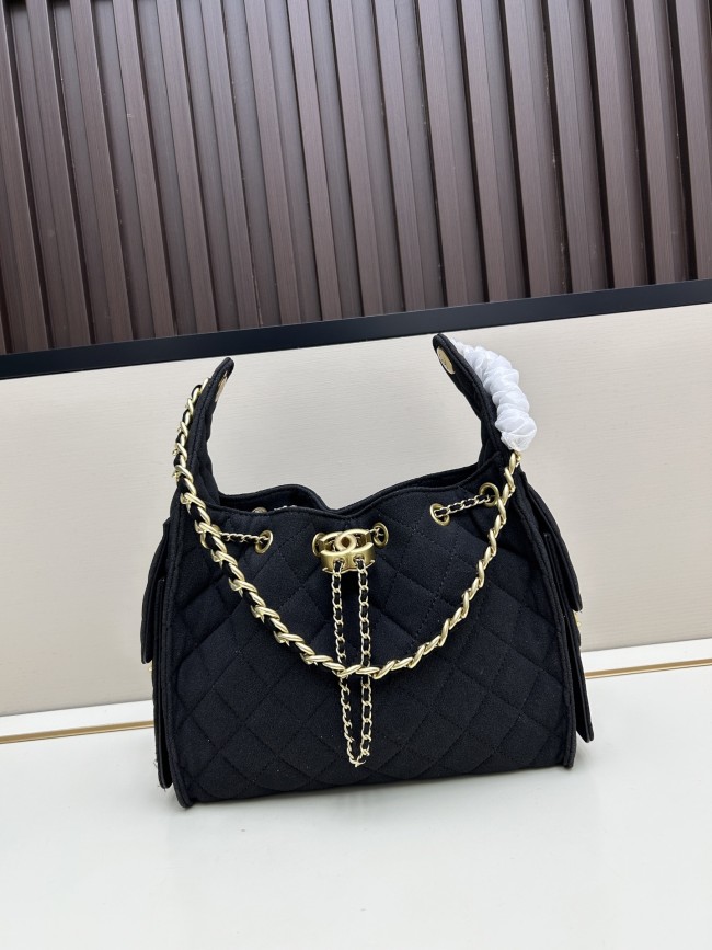 CHANEL シャネル 25 バッグ デザインはクラシックで、サイズは 30 × 26 × 14 cm です