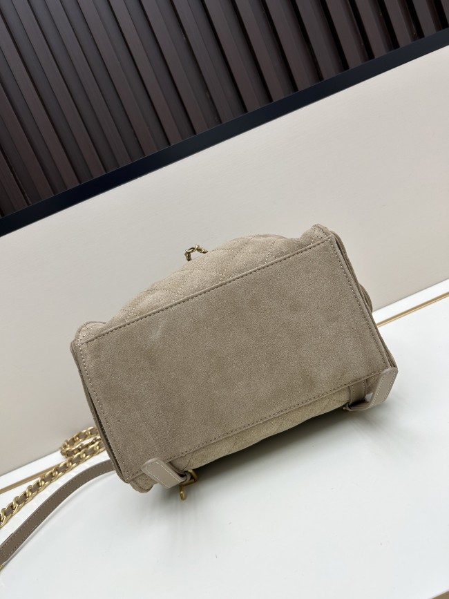 CHANELシャネル マット加工アップグレードモデル サイズ：23 × 23 × 14 cm 素材：キャビアスキン