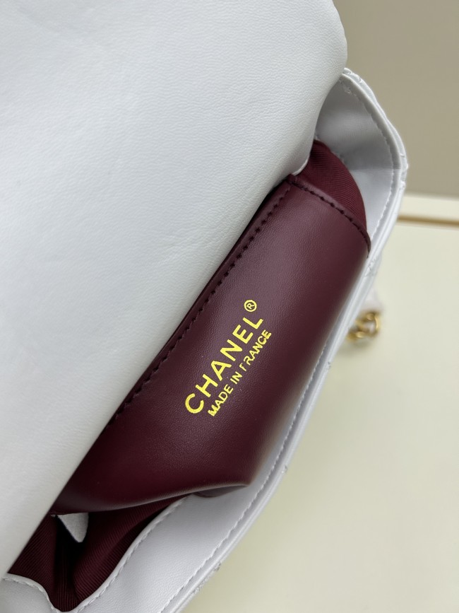 CHANELシャネル ラムスキン ハンドル付きメッセンジャーバッグサイズは 21 × 12 × 7 cm、型番 8837 です