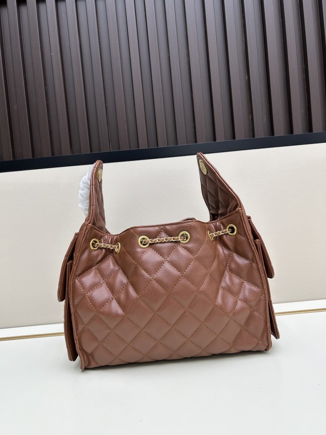 CHANEL シャネル 25 バッグ デザインはクラシックで、サイズは 30 × 26 × 14 cm です
