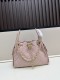 CHANEL シャネル 25 バッグ デザインはクラシックで、サイズは 30 × 26 × 14 cm です