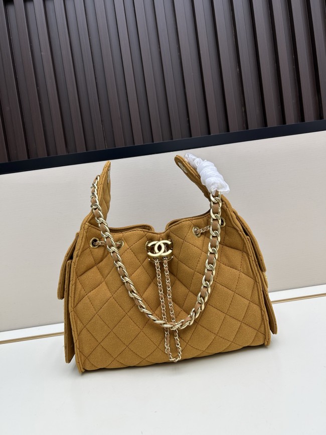 CHANEL シャネル 25 バッグ デザインはクラシックで、サイズは 30 × 26 × 14 cm です