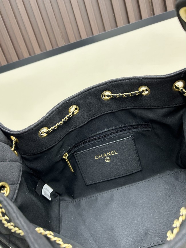 CHANEL シャネル 25 バッグ デザインはクラシックで、サイズは 30 × 26 × 14 cm です