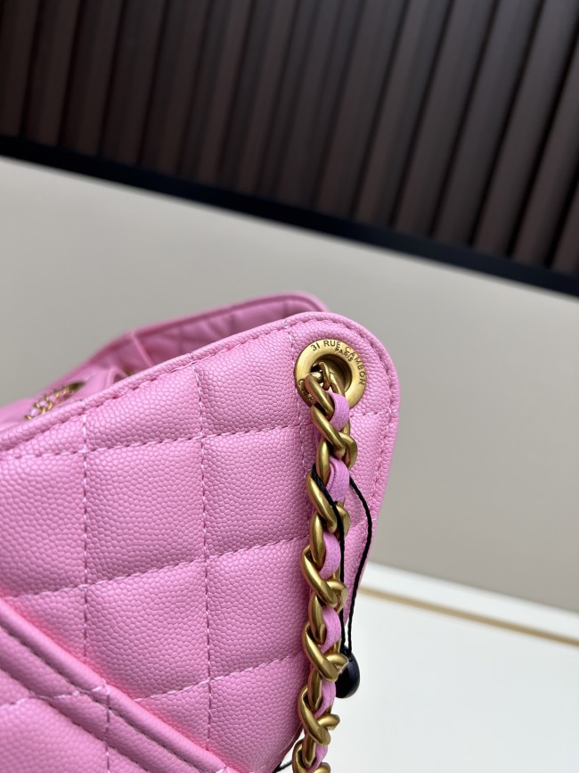 CHANEL シャネル 25 バッグ デザインはクラシックで、サイズは 30 × 26 × 14 cm です