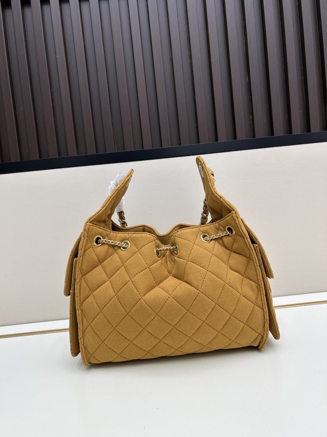 CHANEL シャネル 25 バッグ デザインはクラシックで、サイズは 30 × 26 × 14 cm です