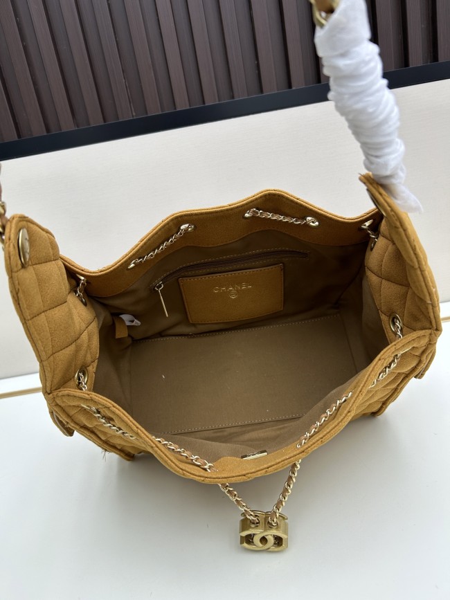 CHANEL シャネル 25 バッグ デザインはクラシックで、サイズは 30 × 26 × 14 cm です