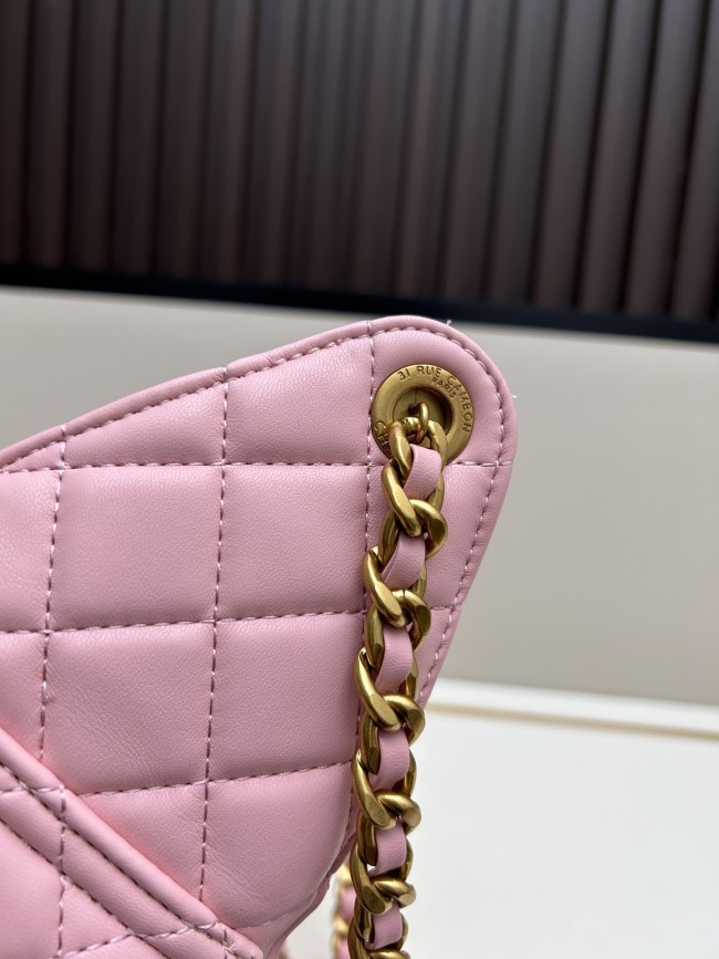 CHANEL シャネル 25 バッグ デザインはクラシックで、サイズは 30 × 26 × 14 cm です