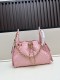 CHANEL シャネル 25 バッグ デザインはクラシックで、サイズは 30 × 26 × 14 cm です