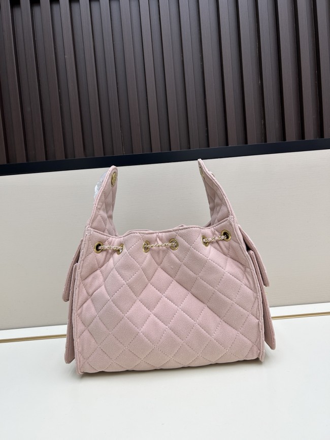 CHANEL シャネル 25 バッグ デザインはクラシックで、サイズは 30 × 26 × 14 cm です