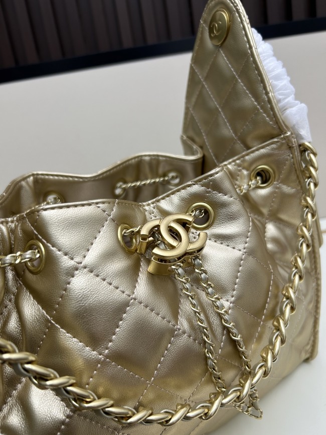 CHANEL シャネル 25 バッグ デザインはクラシックで、サイズは 30 × 26 × 14 cm です