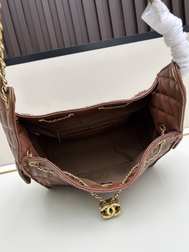 CHANEL シャネル 25 バッグ デザインはクラシックで、サイズは 30 × 26 × 14 cm です
